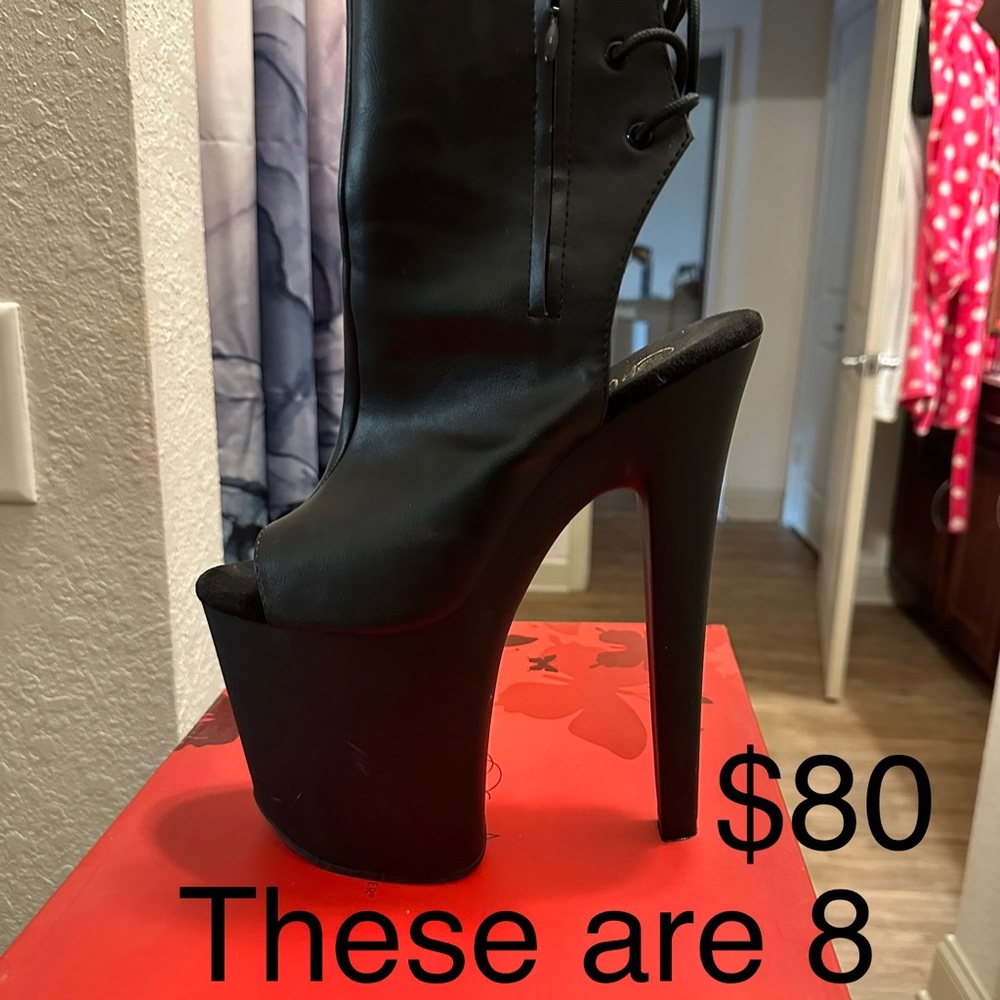 Pleaser Xtreme-1018 8” platform bootie. Secret pocket on the side
